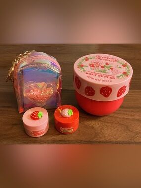Strawberry Shortcake Strawberry Body Butter & Lip Balms w/Metallic Pouch